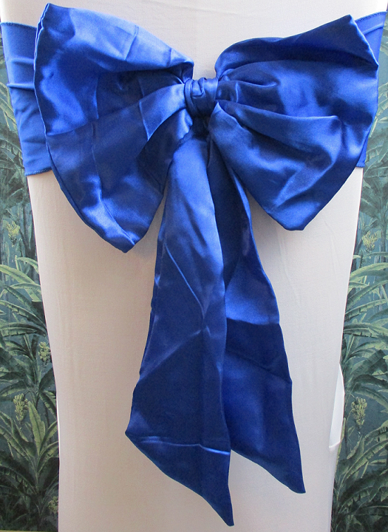 Blaue Sesselschleifen aus Satin, Hochzeitsdekoration, Dekorationsvermietung, Dekorationsverleih, Tischdekoration